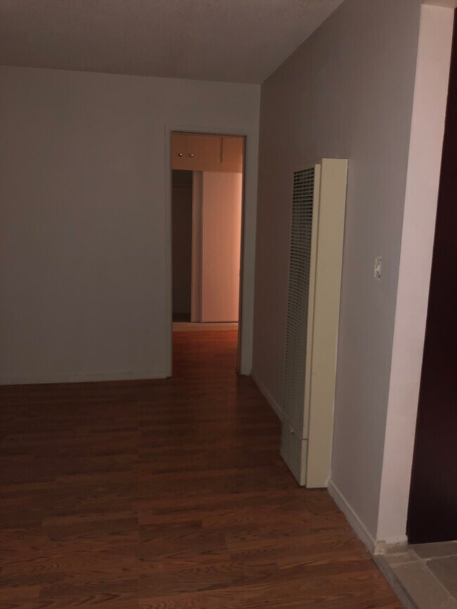 Building Photo - 407 Violet Ave