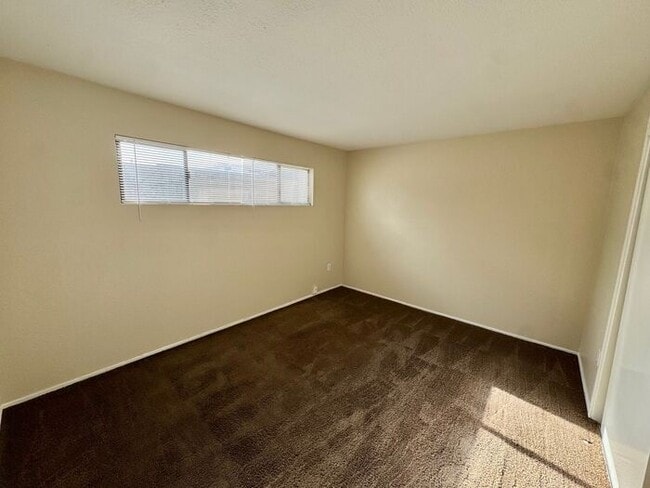 Building Photo - Charming 2-Bedroom Duplex in Bay Ho!