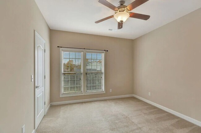 Building Photo - 804 Rue Dr