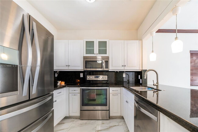 Building Photo - 12762 SW 49th Ct