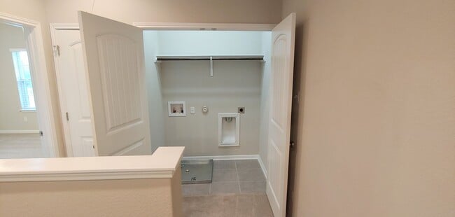 Building Photo - 7220 Wyoming Springs Dr