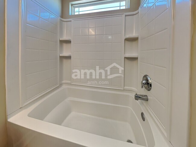 Building Photo - 35 Summer Hill Ct