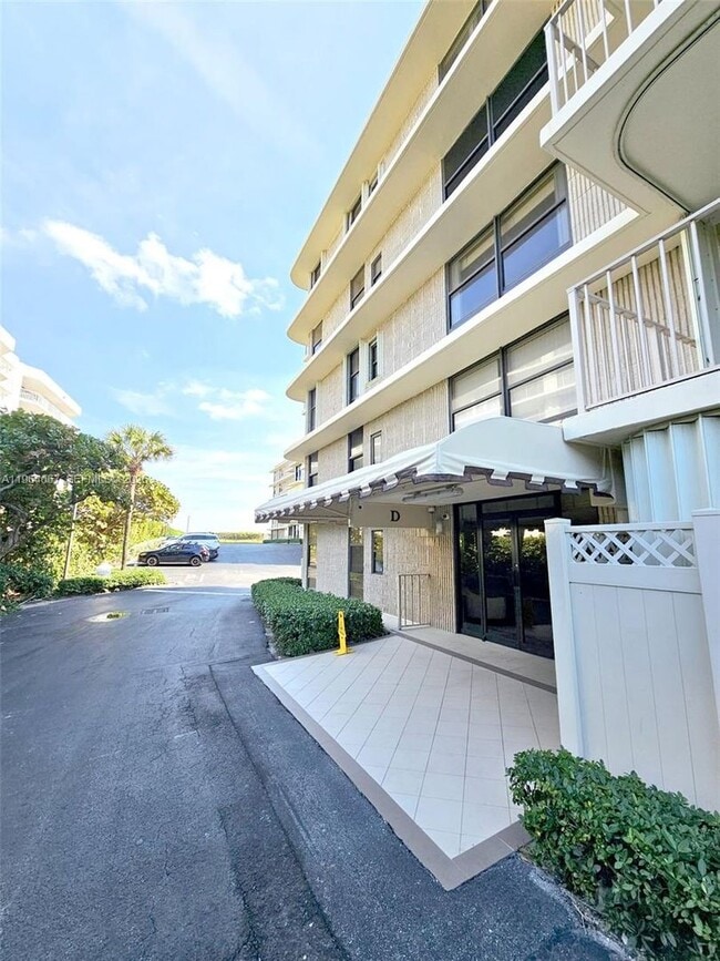 Building Photo - 3200 S Ocean Blvd