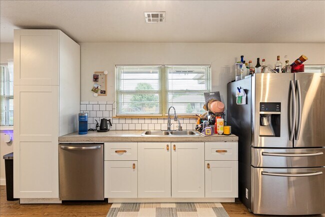 Building Photo - 3308 NW Atlanta Ave