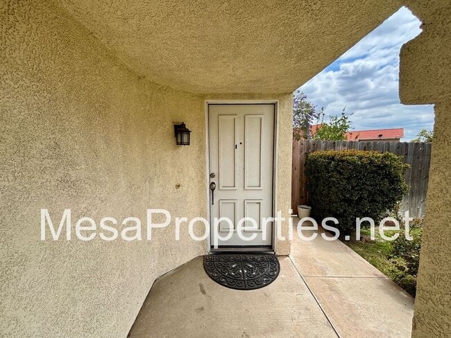 Building Photo - 14925 Dandelion Ct
