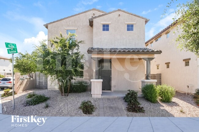 Building Photo - 305 N Sunrise