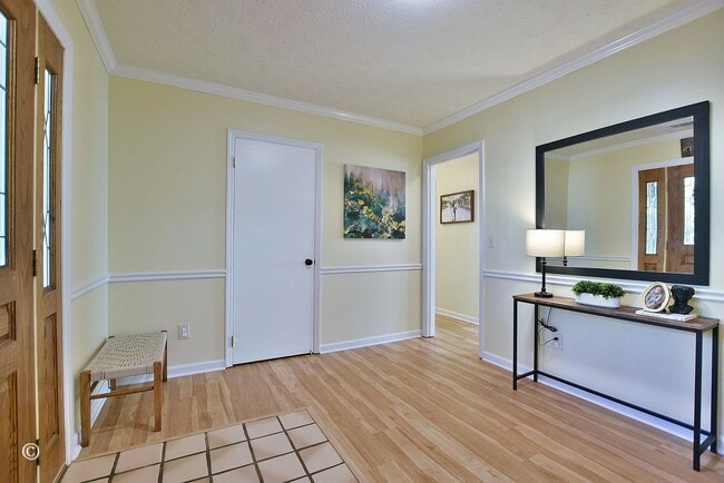 Building Photo - Move-in Ready 1-level in cul de sac with privacy fenced backyard