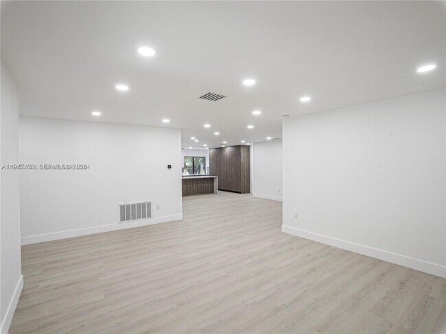 Building Photo - 530 NE 91st St