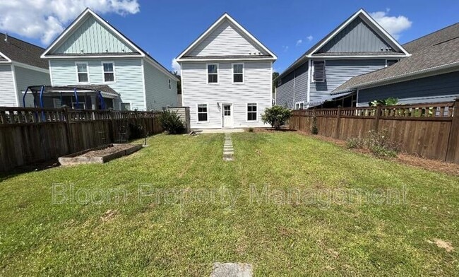 Building Photo - 1711 Sparkleberry Ln