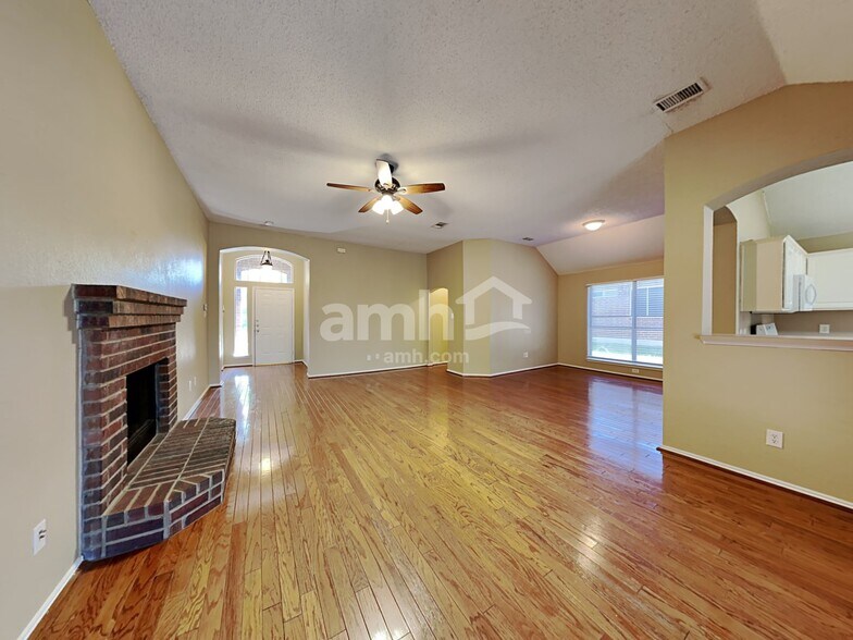 Building Photo - 6215 Hillside Ln