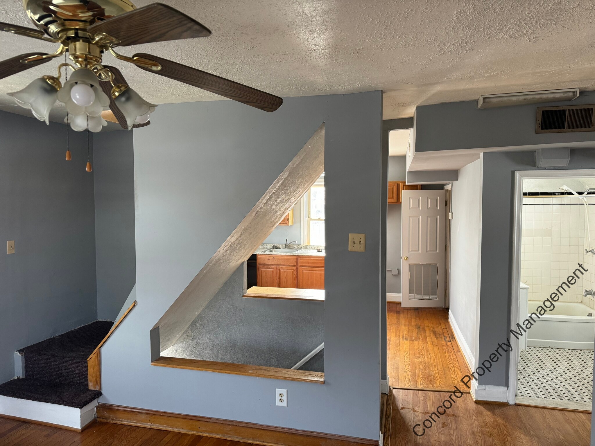 Building Photo - 3033 Hamilton Ave