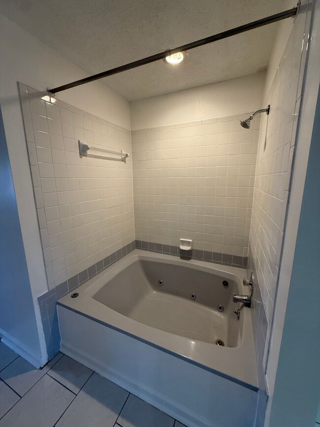 Building Photo - Beautiful South Charlotte Condo For Rent