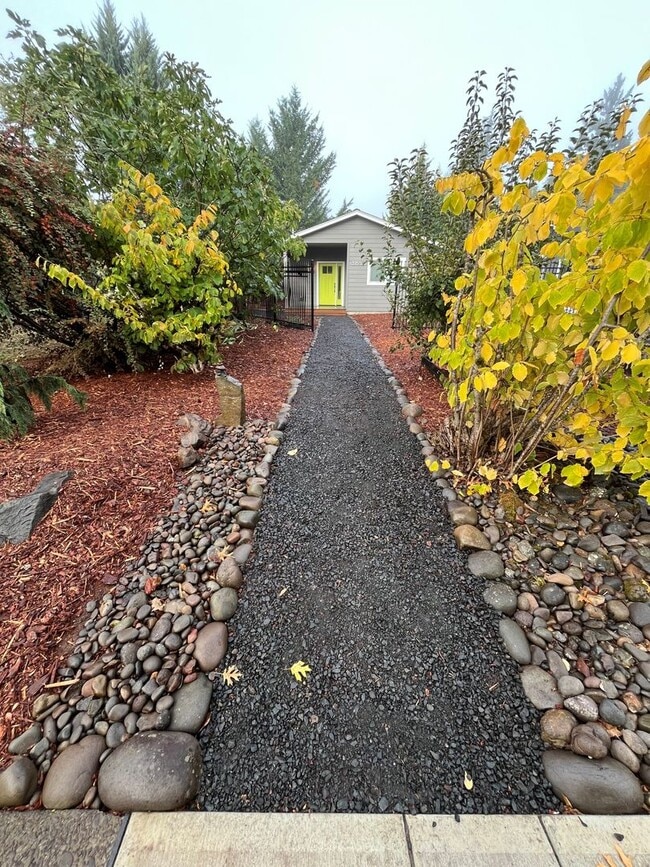 Building Photo - 3155 Dogwood Dr S