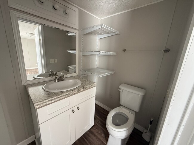 Building Photo - 80 Redwood Ln