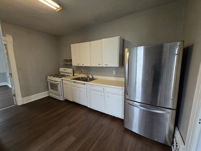 Building Photo - 949 13th St