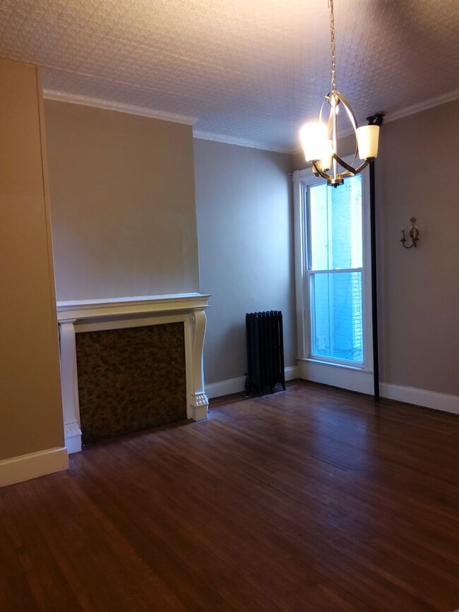 Building Photo - 6BR / 3BA Charles Village Town home!