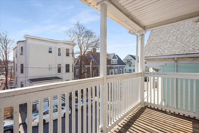 Building Photo - 75 Bellevue St