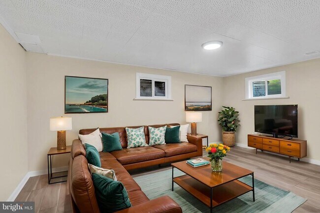 Building Photo - 7536 Abbington Dr