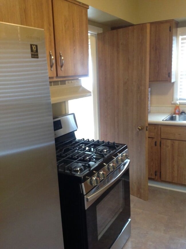 Building Photo - Beautiful home!