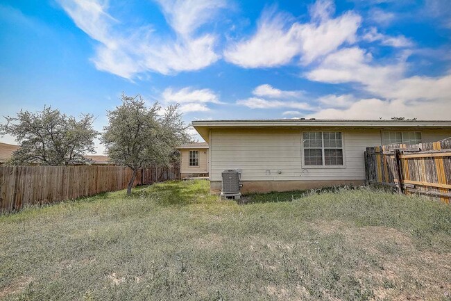 Building Photo - Beautiful Duplex in Lago Vista