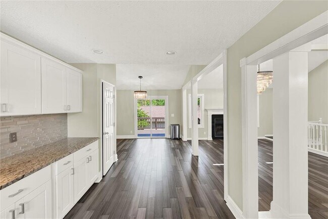 Building Photo - 910 Muirfield Dr NE