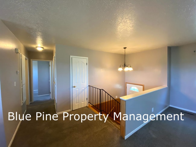 Building Photo - 2215 Sykes Dr