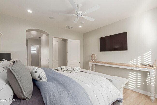 Building Photo - 17316 E Quail Track Rd