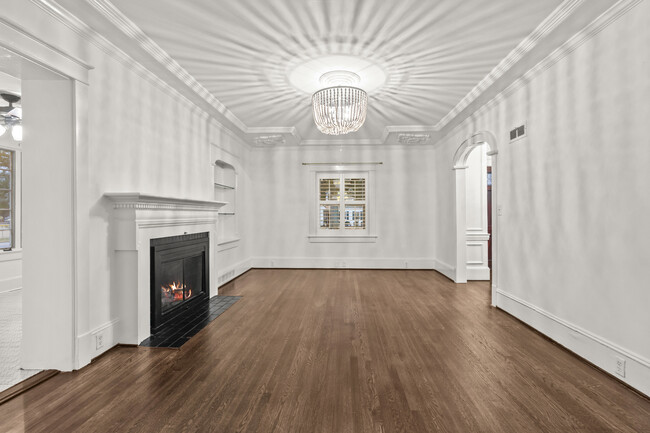 Building Photo - 1502 Tryon Rd