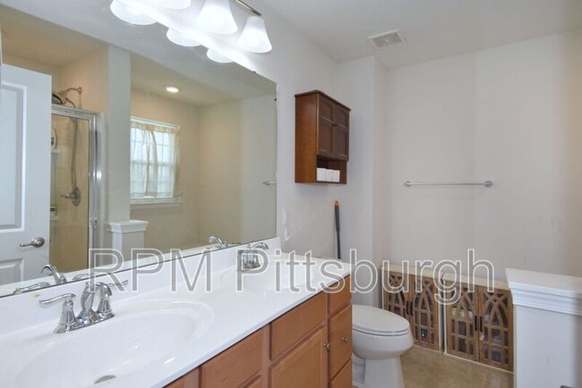 Building Photo - 1726 St Johns Ln