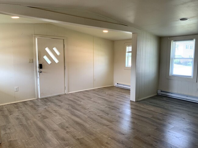 Building Photo - 302 Fairmount Ave