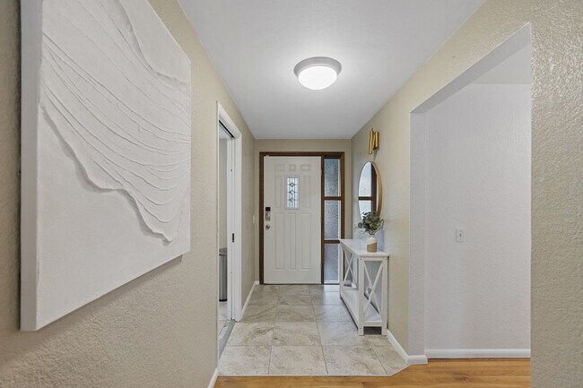 Building Photo - 1627 E Broadway