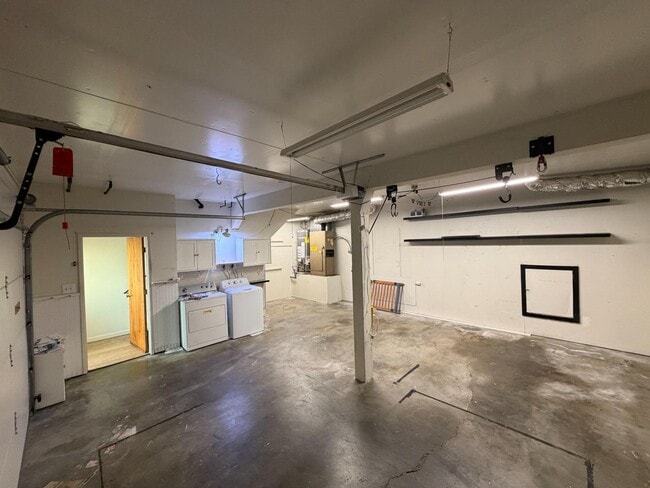 Building Photo - 154 44th Ave