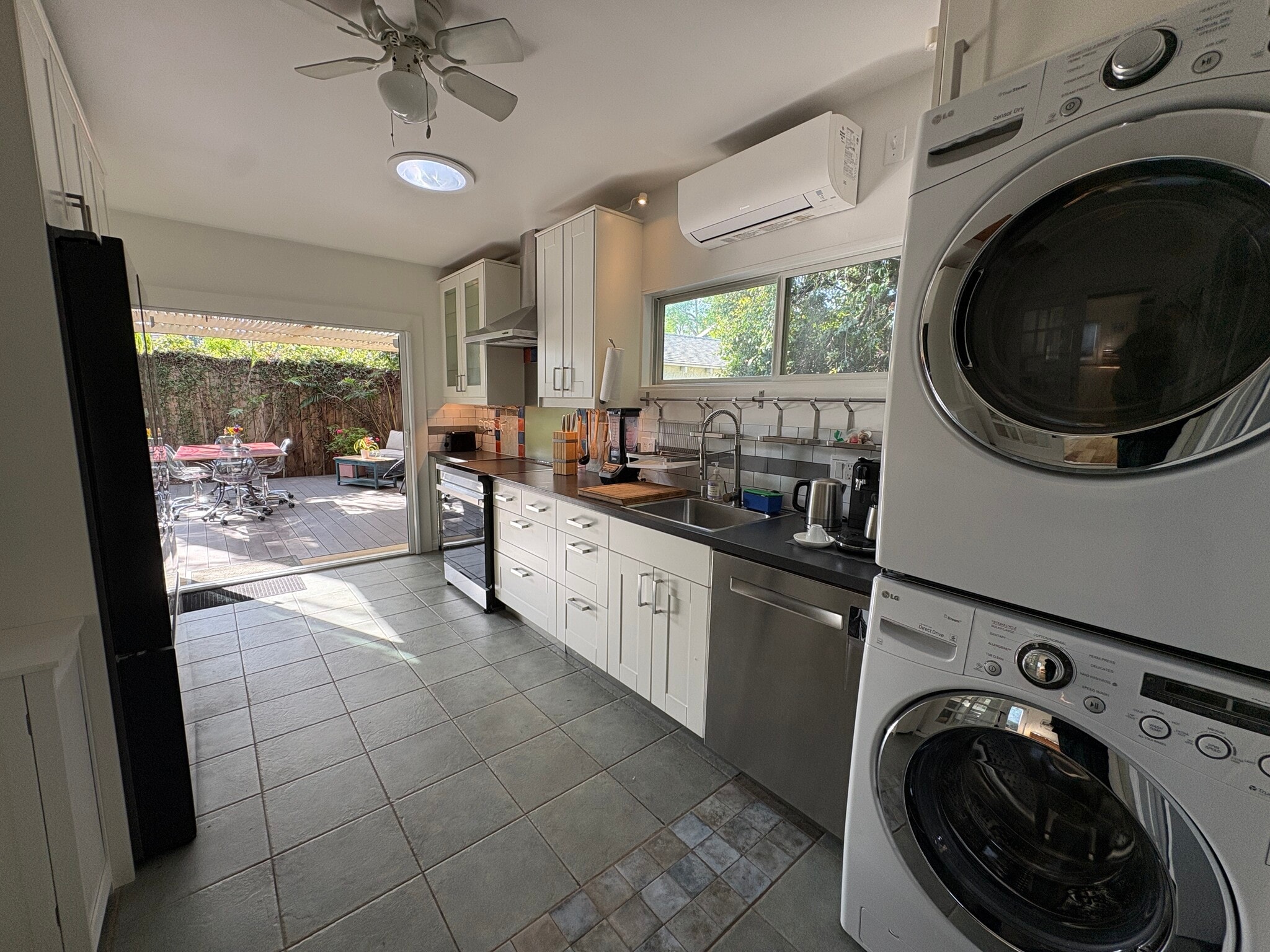 Building Photo - 3139 Veteran Ave