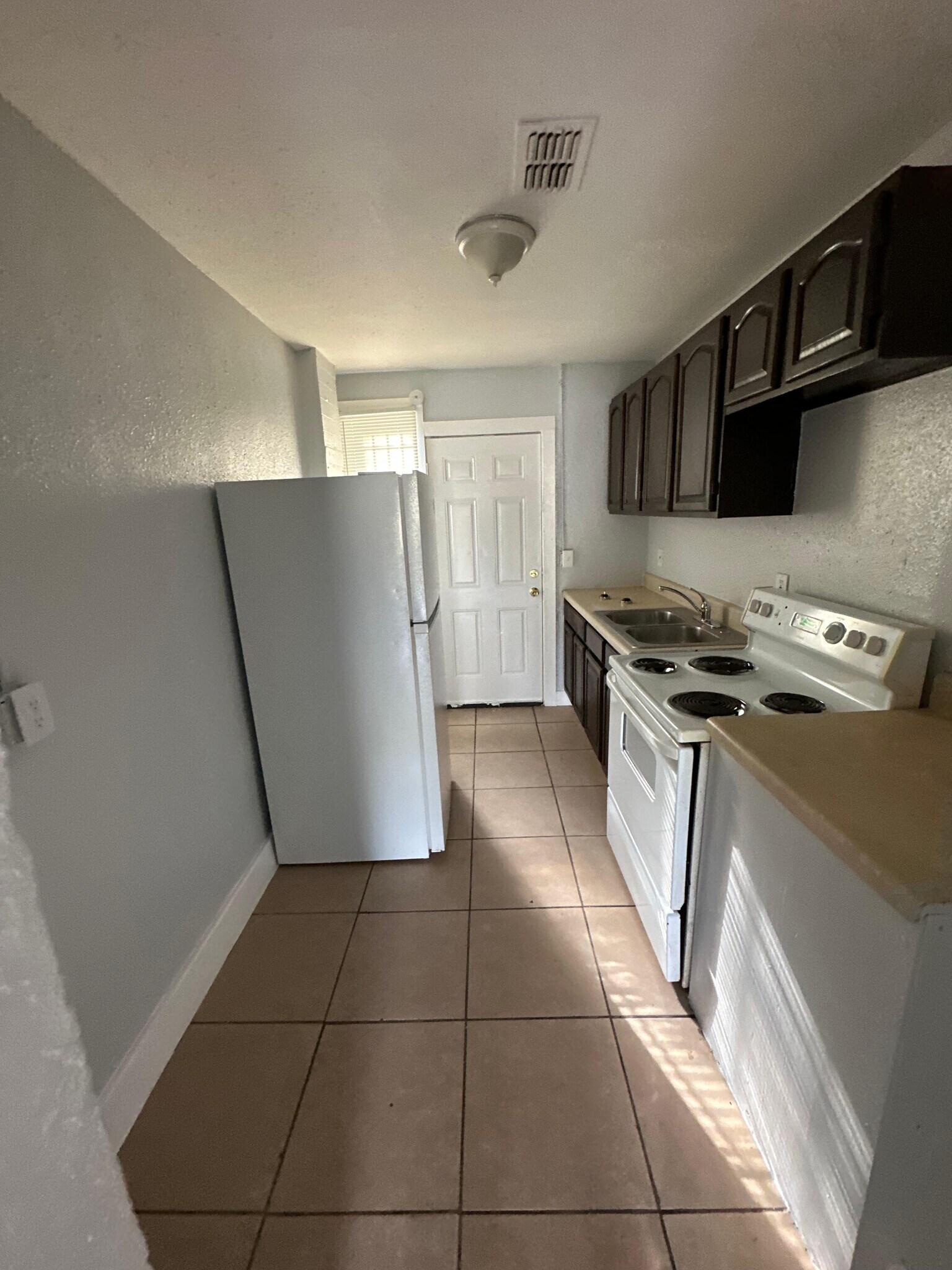 Building Photo - 2534 Moncrief Rd