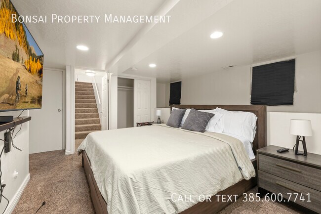 Building Photo - 807 E 500 S