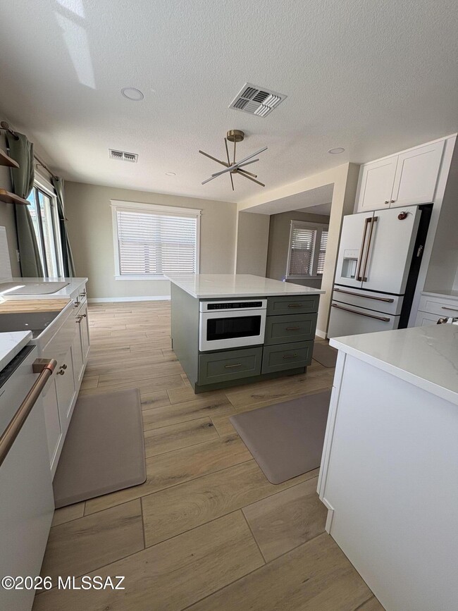 Building Photo - 10552 S Sunshower Way