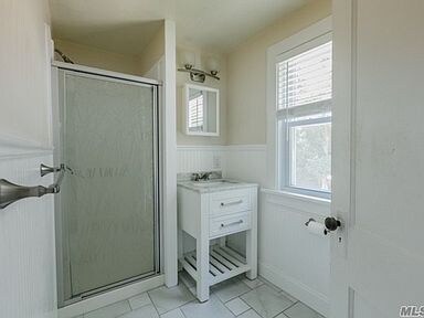 Building Photo - 84 Woodbury Rd