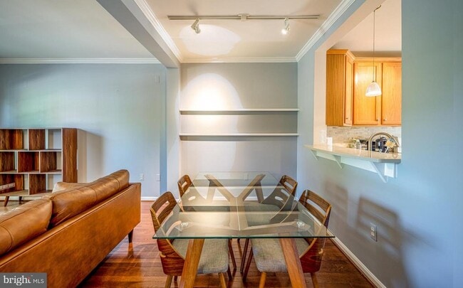 Building Photo - 702 Norfolk Ln