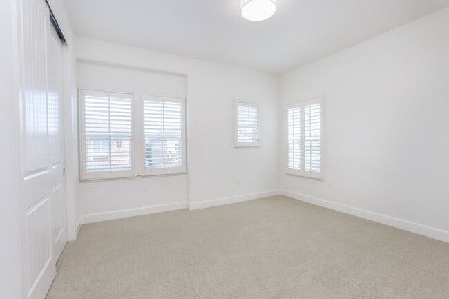 Building Photo - 4 Bed / 3 Bath San Bruno home in highly de...