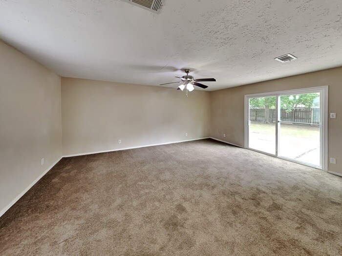 Building Photo - 809 Lochmoor Ln