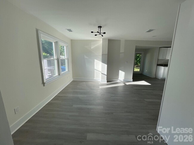 Building Photo - 649 Arch Dr
