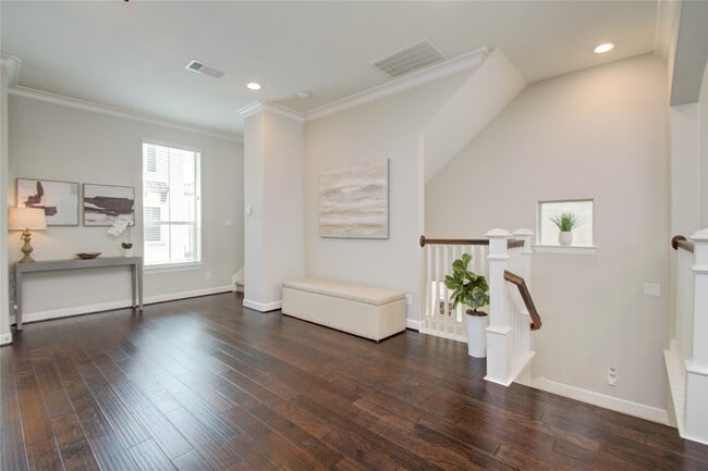Building Photo - 2015 Royal Landing Dr
