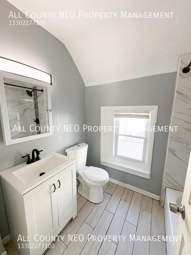 Building Photo - 3320 W 56th St