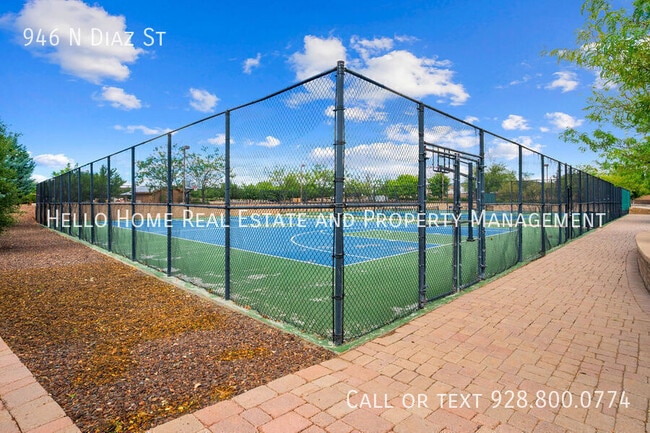 Building Photo - 946 N Diaz St