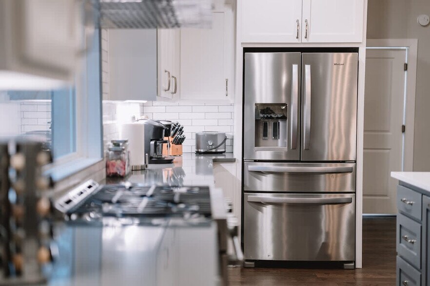 Building Photo - 2104 Almand Dr