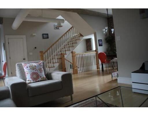 Building Photo - 48 Inman St