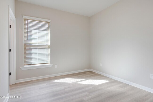 Building Photo - 124 Lightbourne Dr