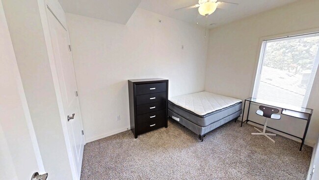 Building Photo - 204 S Fifth