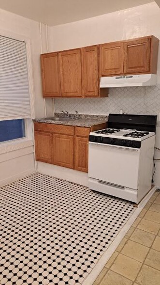 Primary Photo - 832 N Carey St