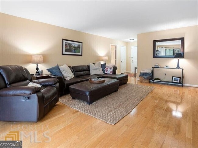 Building Photo - 4313 Pine Heights Dr NE
